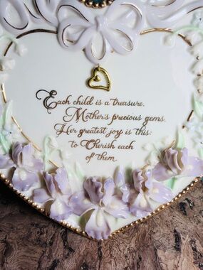 Mother’s Treasure Heart-Shaped Floral Wall Plate or Trinket with Gift Box 🎁
